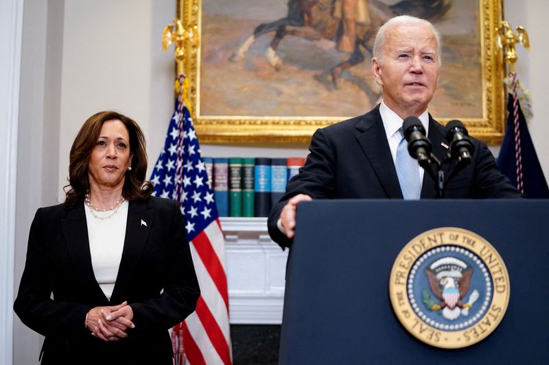 &copy; Reuters. FILE PHOTO: U.S. President Joe Biden speaks next to Vice President Kamala Harris as he delivers a statement a day after Republican challenger Donald Trump was shot at a campaign rally, during brief remarks at the White House in Washington, U.S., July 14, 