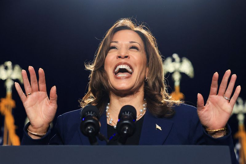 &copy; Reuters. U.S. Vice President Kamala Harris delivers remarks during a campaign event, at West Allis Central High School, in West Allis, Wisconsin, U.S., July 23, 2024. REUTERS/Kevin Mohatt