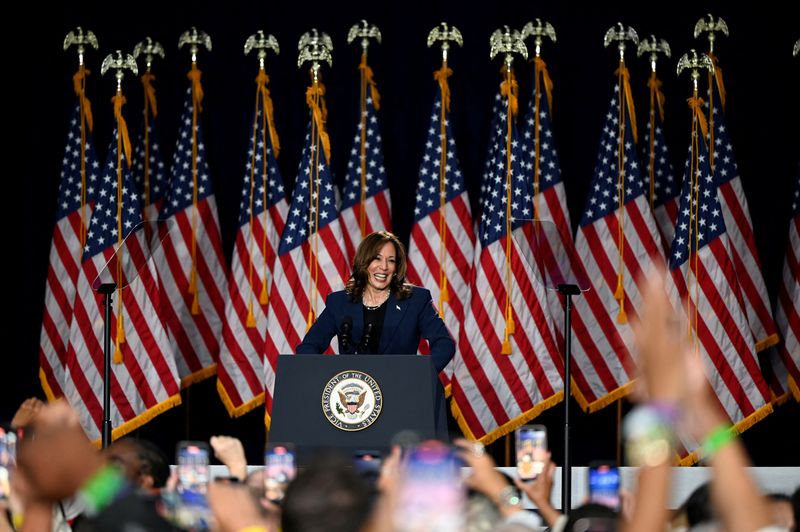 © Reuters. U.S. Vice President Kamala Harris attends a campaign event at West Allis Central High School, in West Allis, Wisconsin, U.S., July 23, 2024. REUTERS/Vincent Alban