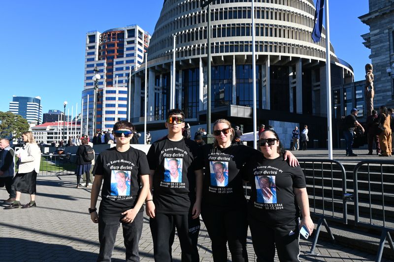 © Reuters. Family members of Gary Gerbes, founder of the Mongrel Mob gang, gather ahead of the release of the Royal Commission into Abuse in Care outside New Zealand's Parliament House in Wellington, New Zealand July 24, 2024. AAP Image/Ben McKay via REUTERS