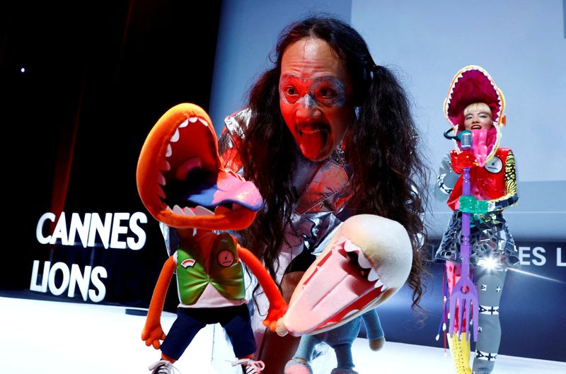 © Reuters. FILE PHOTO: Performer and artist Aoi Yamada and film director Makoto Nagahisa perfom on stage during a conference at the Cannes Lions International Festival of Creativity in Cannes, France, June 21, 2023. REUTERS/Eric Gaillard/File Photo