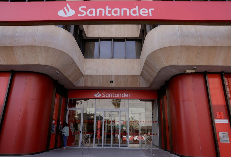 &copy; Reuters. FILE PHOTO: A woman uses an ATM machine at a Santander bank branch office in Malaga, Spain, April 24, 2024. REUTERS/Jon Nazca/File Photo