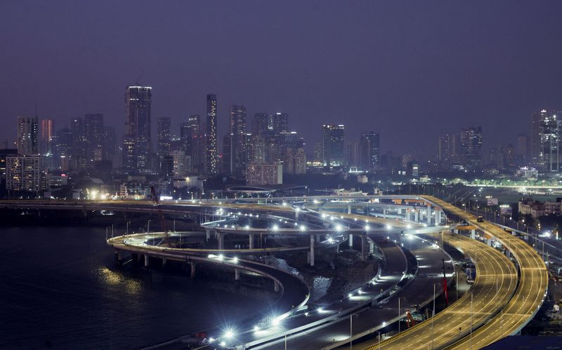 © Reuters. FILE PHOTO: A general view of the upcoming coastal road in Mumbai, India, March 7, 2024. REUTERS/Francis Mascarenhas/File Photo