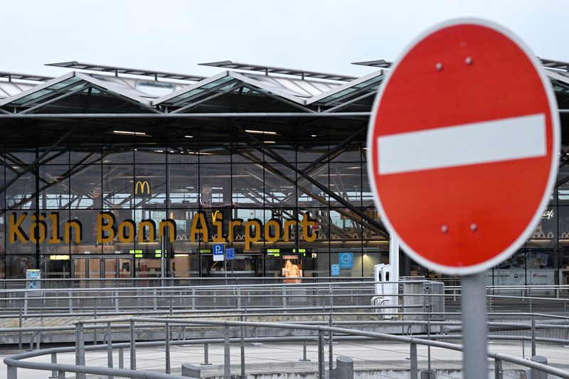 &copy; Reuters. Vista do aeroporto Colônia-Bonn, na Alemanha, no dia em que ativistas do grupo de defesa do clima Last Generation protestaram no localn24/07/2024 REUTERS/Jana Rodenbusch