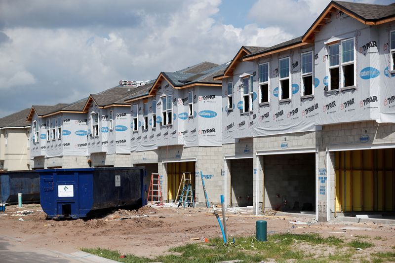 © Reuters. FILE PHOTO: New townhomes are seen under construction while building material supplies are in high demand in Tampa, Florida, U.S., May 5, 2021.  REUTERS/Octavio Jones/File Photo