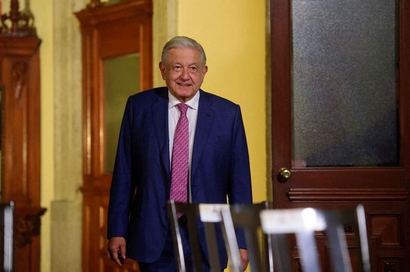 &copy; Reuters. Mexico's President Andres Manuel Lopez Obrador arrives to his regular press conference at the National Palace, in Mexico City, Mexico July 22, 2024. Mexico Presidency/Handout via REUTERS/File Photo