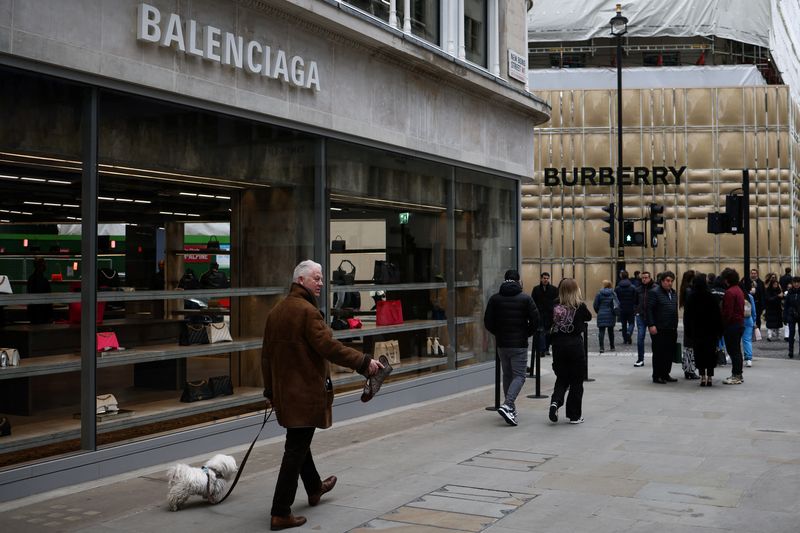 © Reuters. FILE PHOTO: People walk outside a Balenciaga store on New Bond Street in London, Britain, March 11, 2023. REUTERS/Henry Nicholls/File Photo