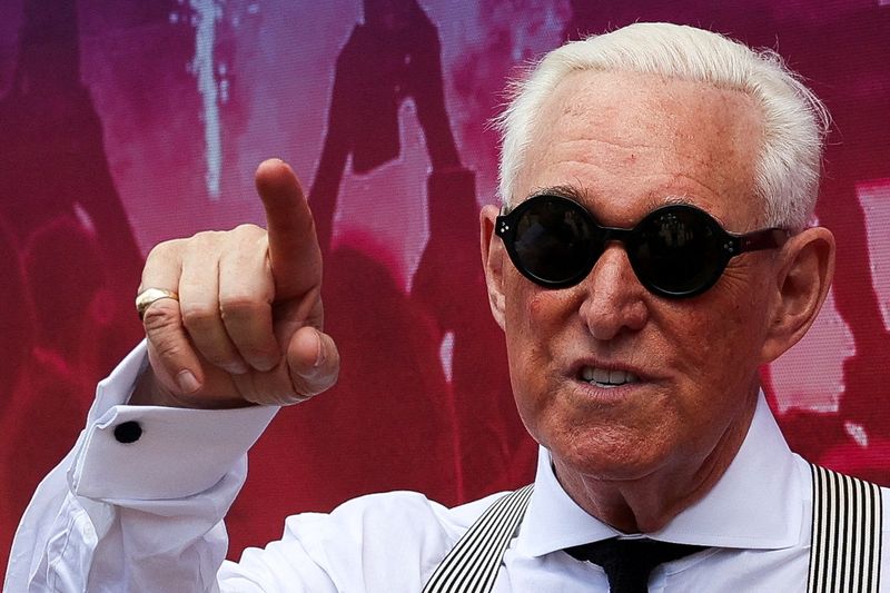 © Reuters. FILE PHOTO: Former U.S. President Donald Trump's longtime associate and political advisor Roger Stone gestures inside the perimeter of the Republican National Convention (RNC), in Milwaukee, Wisconsin, U.S., July 17, 2024. REUTERS/Shannon Stapleton/File Photo