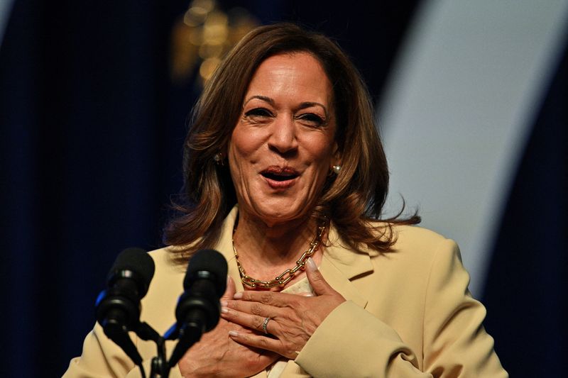 &copy; Reuters. U.S. Vice President Kamala Harris speaks on stage during the Zeta Phi Beta Sorority Inc.’s Grand Boule event in Indianapolis, Indiana, U.S., July 24, 2024. REUTERS/Jon Cherry