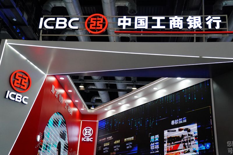 © Reuters. FILE PHOTO: A booth of the Industrial and Commercial Bank of China (ICBC) is seen at the 2020 China International Fair for Trade in Services (CIFTIS) in Beijing, China September 4, 2020. REUTERS/Tingshu Wang/File Photo