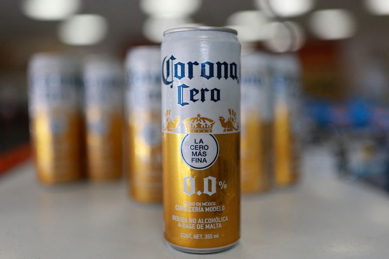 &copy; Reuters. Cans of Corona Cero, a zero-alcohol beer from Anheuser-Busch InBev, are pictured at a store in  Ciudad Juarez, Mexico July 24, 2024. REUTERS/Jose Luis Gonzalez