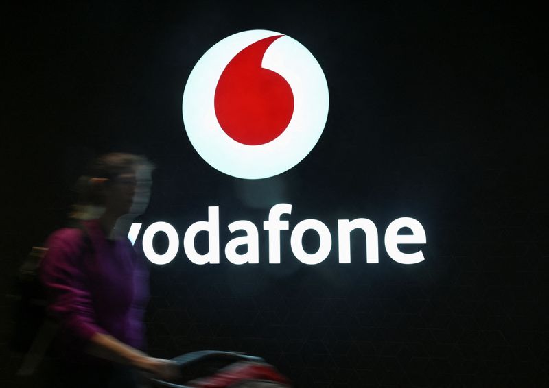 &copy; Reuters. FILE PHOTO: A woman walks past a Vodafone store in Sydney's CBD in Sydney, Australia, July 3, 2024. REUTERS/Jaimi Joy/File photo