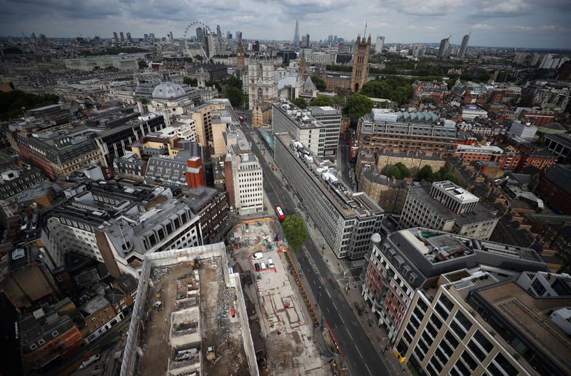 © Reuters. FILE PHOTO: The city of London is seen from the Broadway development site in central London, Britain, August 23, 2017. REUTERS/Hannah McKay/File photo