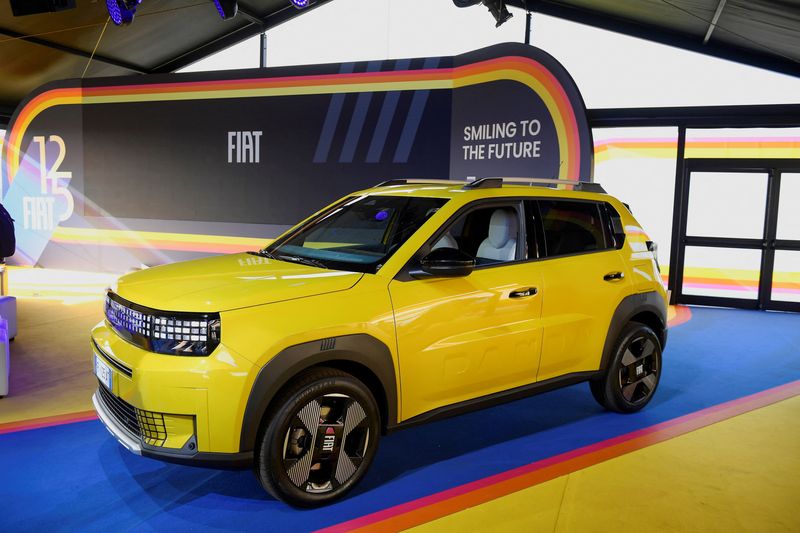 © Reuters. Fiat unveils its new Panda car during the celebration of its 125th anniversary, in Turin, Italy, July 11, 2024. Reuters/Massimo Pinca