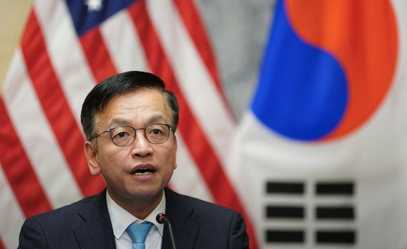 &copy; Reuters. Korean Finance Minister Choi Sang-mok speaks during a trilateral meeting with U.S. Treasury Secretary Janet Yellen and Japanese Finance Minister Shunichi Suzuki on the sidelines of the IMF/G20 meetings, at the U.S. Treasury in Washington, U.S., April 17, 