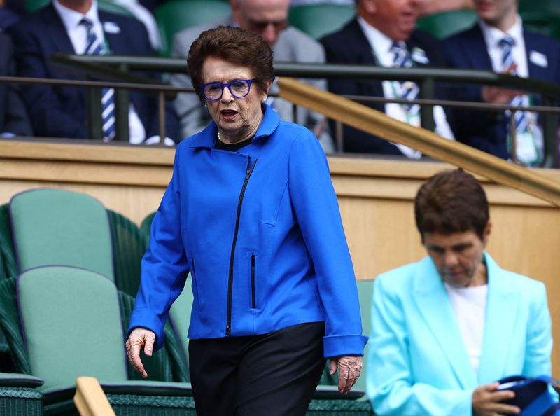 &copy; Reuters. FILE PHOTO: Tennis - Wimbledon - All England Lawn Tennis and Croquet Club, London, Britain - July 13, 2024 Former tennis player Billie Jean King is seen in the royal box before the women's singles final match between Czech Republic's Barbora Krejcikova an