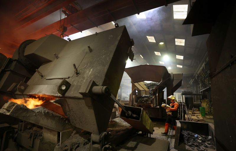 &copy; Reuters. FILE PHOTO: A worker adds a bag of carbon into a furnace full of scrap metal at the United Cast Bar Group's foundry in Chesterfield, Britain, April 12, 2022. REUTERS/Phil Noble/File Photo