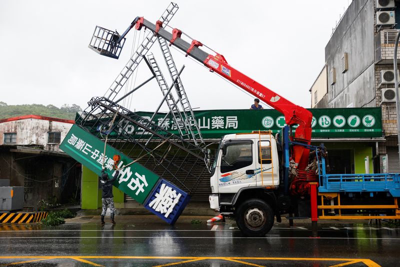 &copy; Reuters. Estrago provocado por tufão Gaemi no norte de Taiwan em Yilann 25/7/2024     REUTERS/Carlos Garcia Rawlins