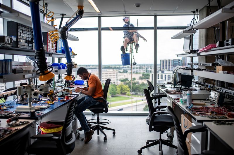 &copy; Reuters. Systems engineering intern Prathamesh Gadad works in a lab for recently launched Amazon artificial intelligence processors that aim to tackle Nvidia and the chips made by the other hyperscalers such as Microsoft and Google in Austin, Texas, U.S., July 19,