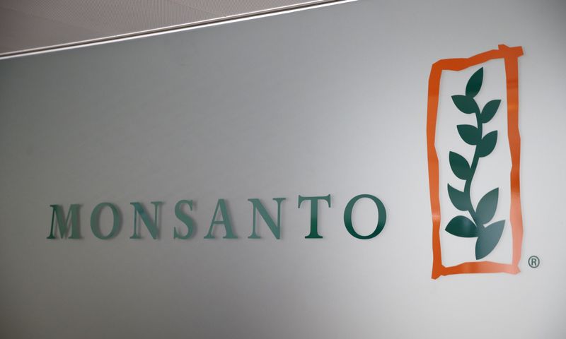 &copy; Reuters. A Monsanto logo is pictured in the company headquarters in Morges, Switzerland, May 25, 2016.  REUTERS/Denis Balibouse