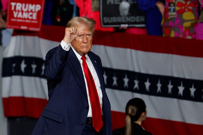 &copy; Reuters. Republican presidential nominee and former U.S. President Donald Trump gestures during a campaign event in Charlotte, North Carolina, U.S. July 24, 2024.  REUTERS/Marco Bello