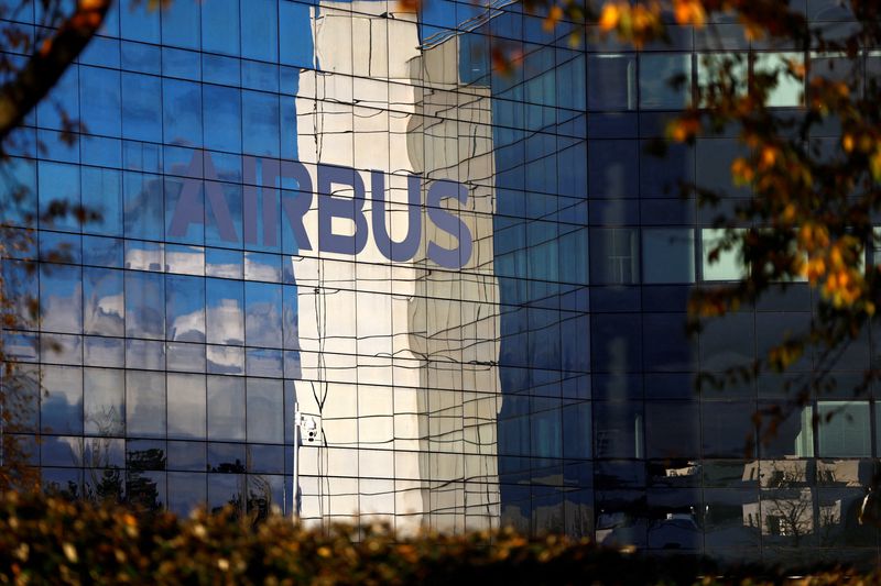 &copy; Reuters. FILE PHOTO: The logo of Airbus is seen at the Airbus Defence and Space facility in Elancourt, near Paris, France, November 14, 2023. REUTERS/Gonzalo Fuentes/File Photo