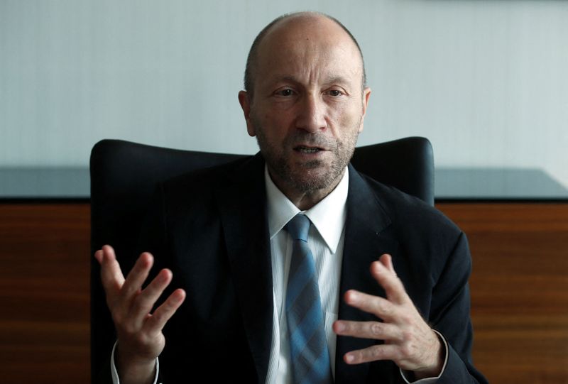 © Reuters. Cevdet Akcay, Deputy Governor of Turkish Central Bank, talks during an interview with Reuters in Istanbul, Turkey, July 25, 2024. REUTERS/Dilara Senkaya