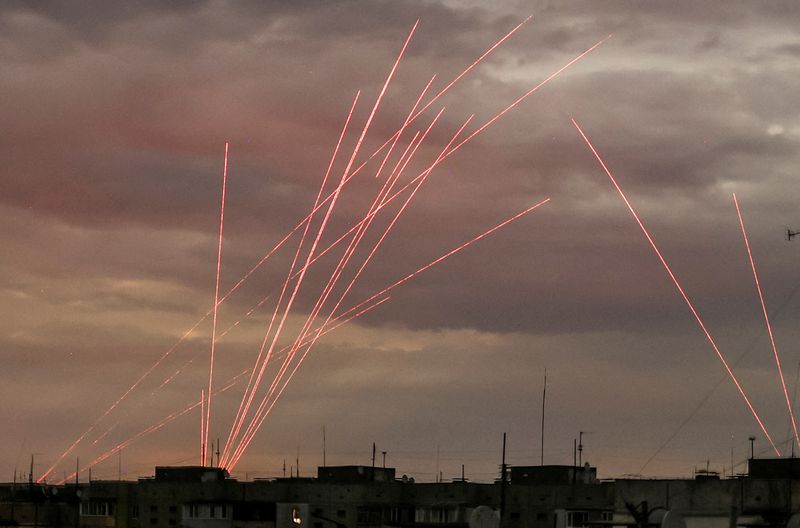 © Reuters. FILE PHOTO: Paths of bullets are seen during a Russian drone strike, amid Russia's attack on Ukraine, in Kherson, Ukraine July 26, 2024. REUTERS/Stringer/File Photo