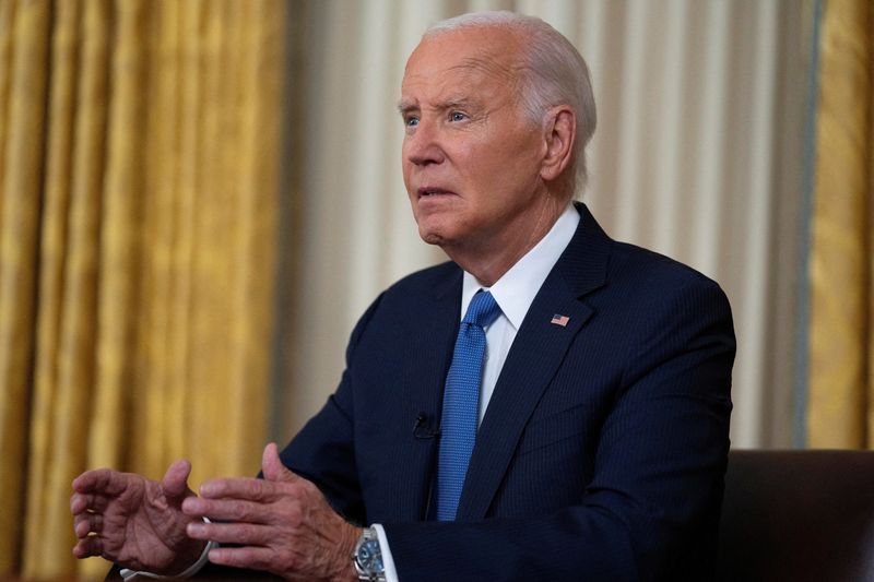 © Reuters. FILE PHOTO: U.S. President Joe Biden addresses the nation from the Oval Office of the White House in Washington, Wednesday, July 24, 2024, about his decision to drop his Democratic presidential reelection bid.     Evan Vucci/Pool via REUTERS/File Photo