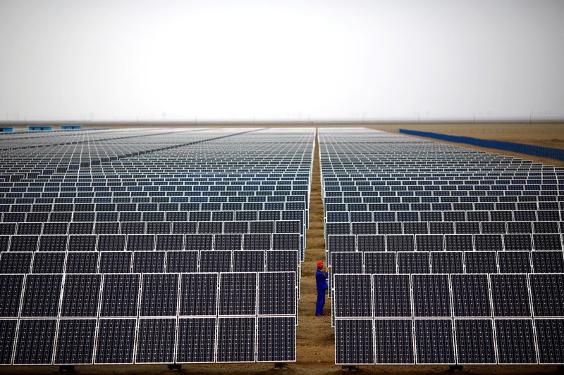 &copy; Reuters. Parque de energia solarn16/09/2013nREUTERS/Carlos Barria