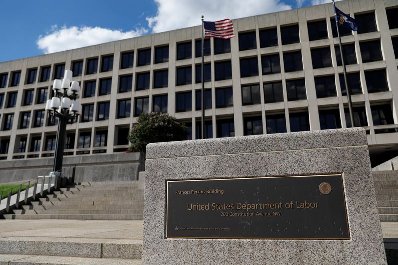 © Reuters. FILE PHOTO: The United States Department of Labor is seen in Washington, D.C., U.S., August 30, 2020. REUTERS/Andrew Kelly/File Photo