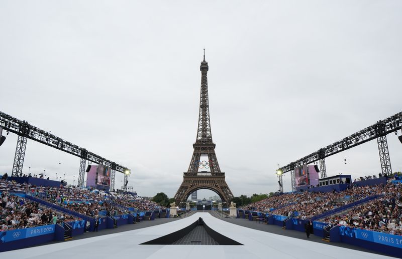 &copy; Reuters. Jul 26, 2024; Paris, FRANCE;  General view from inside the Trocadero during the Opening Ceremony for the Paris 2024 Olympic Summer Games along the Seine River. Rob Schumacher-USA TODAY Sports