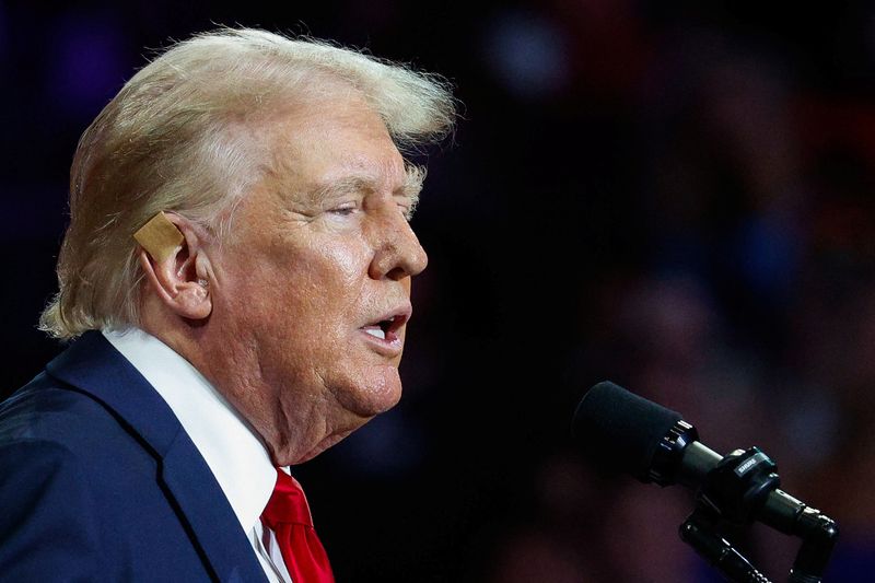 &copy; Reuters. FILE PHOTO: Republican presidential nominee and former U.S. President Donald Trump speaks as he campaigns in Charlotte, North Carolina, U.S. July 24, 2024.  REUTERS/Marco Bello/File Photo