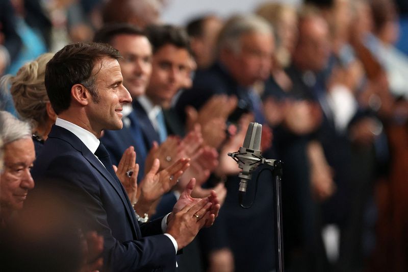 &copy; Reuters. Paris 2024 Olympics - Opening Ceremony - Paris, France - July 26, 2024. French President Emmanuel Macron looks on during the opening ceremony of the Olympic Games Paris 2024 on July 26, 2024 in Paris, France.  Pascal Le Segretain/Pool via REUTERS