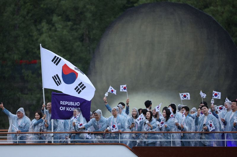 &copy; Reuters. Delegação sul-coreana na cerimônia de abertura da Paris 2024n 26/7/2024    REUTERS/Claudia Greco