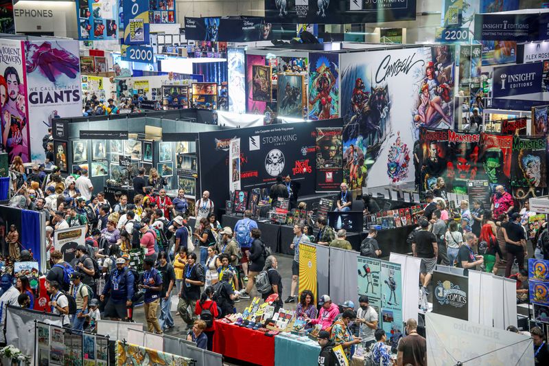 © Reuters. People attend Comic-Con International in San Diego, California July 27, 2024. REUTERS/Sandy Huffaker