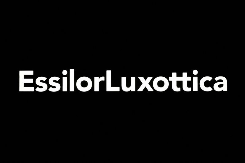 &copy; Reuters. Il logo dello spazio espositivo EssilorLuxottica viene esposto al SILMO di Villepinte, vicino a Parigi, Francia, 24 settembre 2022. REUTERS/Benoit Tessier