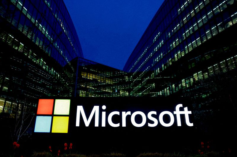 &copy; Reuters. FILE PHOTO: A view shows a Microsoft logo at Microsoft offices in Issy-les-Moulineaux near Paris, France, March 25, 2024. REUTERS/Gonzalo Fuentes//File Photo