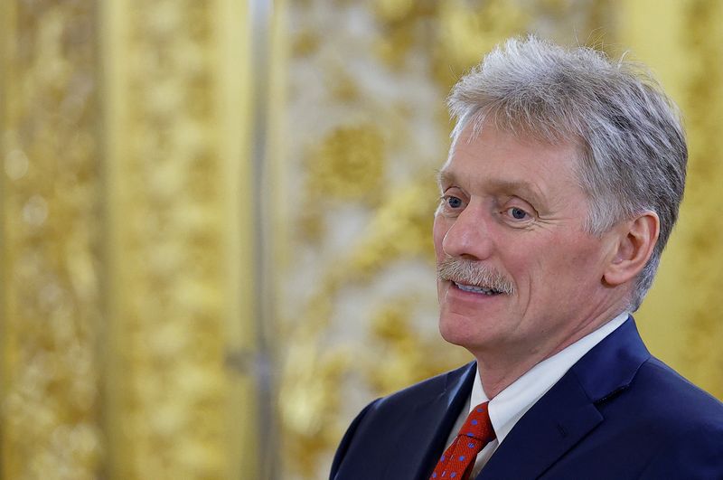 &copy; Reuters. Il portavoce del Cremlino Dmitry Peskov assiste a una riunione del Consiglio economico eurasiatico supremo al vertice dell'Unione economica eurasiatica (UEE) a Mosca, Russia, 8 maggio 2024. REUTERS/Evgenia Novozhenina