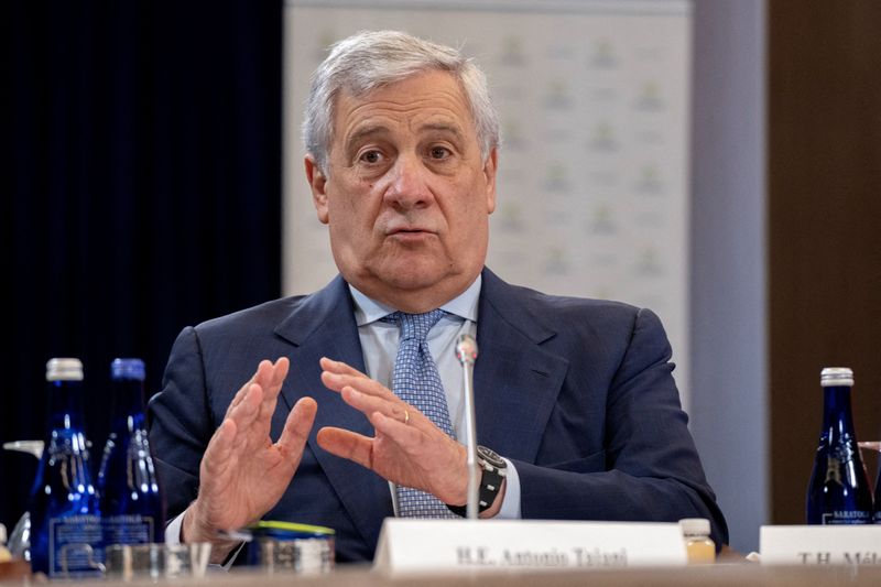 &copy; Reuters. Il ministro degli Esteri italiano Antonio Tajani partecipa a una riunione con i ministri degli Esteri del G7 durante il vertice per il 75° anniversario della NATO a Washington, negli Stati Uniti, l'11 luglio 2024. REUTERS/Ken Cedeno