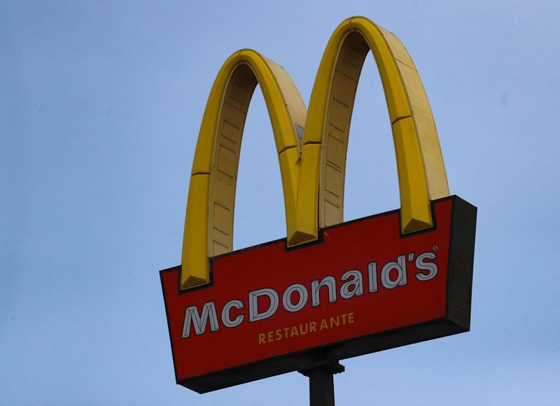 © Reuters. FILE PHOTO: The McDonald's logo is seen on a pole outside the fast food restaurant, in Mexico City, Mexico, June 14, 2024. REUTERS/Henry Romero/File Photo