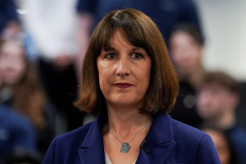 © Reuters. FILE PHOTO: Shadow Chancellor of the Exchequer Rachel Reeves attends a Labour general election campaign event with British opposition Labour Party leader Keir Starmer at Airbus Defence and Space, in Stevenage, Britain, May 28, 2024. REUTERS/Maja Smiejkowska/File Photo