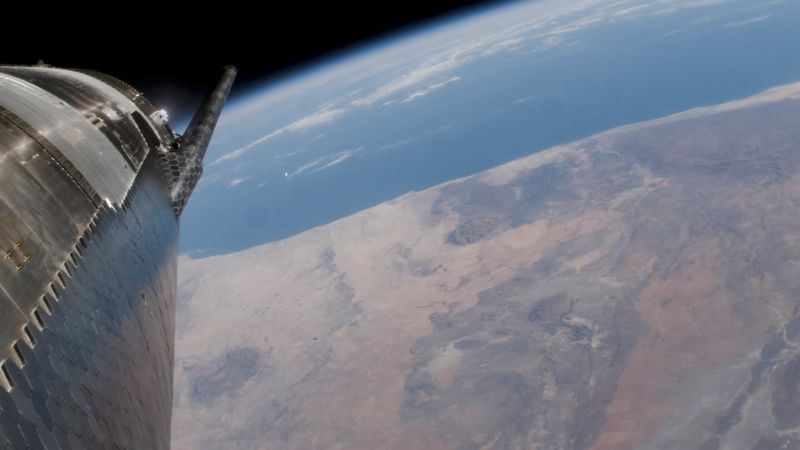 &copy; Reuters. SpaceX Starship passes over the earth during its fourth flight test from the company's Boca Chica launchpad, near Brownsville, Texas, U.S. June 6, 2024, in a still image from video.  SpaceX/Handout via REUTERS/ File Photo