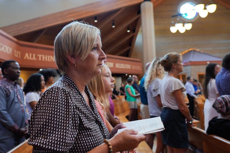 © Reuters. Maggie DeWitte, executive director at Iowa-based pro-life organisation Pulse Life Advocates, attends Catholic Sunday mass at her church in West Des Moines, Iowa, U.S., July 28, 2024. REUTERS/Joseph Campbell