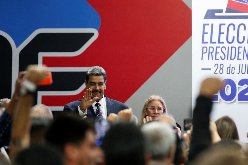 © Reuters. Venezuela's President Nicolas Maduro waves as he attends an event at the National Electoral Council (CNE) to be proclaimed as winner of the country's presidential election, in Caracas, Venezuela July 29, 2024. REUTERS/Leonardo Fernandez Viloria