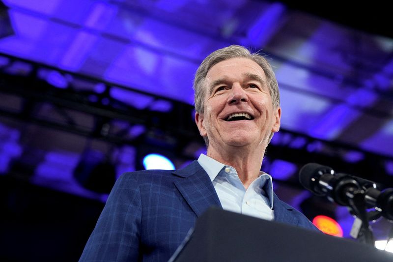 © Reuters. FILE PHOTO: North Carolina Governor Roy Cooper smiles as he attends U.S. President Joe Biden's rally in Raleigh, North Carolina, U.S., June 28, 2024. REUTERS/Elizabeth Frantz/File Photo