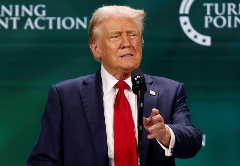 © Reuters. Republican presidential nominee and former U.S. President Donald Trump attends Turning Point Action's The Believers Summit 2024 in West Palm Beach, Florida, U.S., July 26, 2024. REUTERS/Marco Bello/File Photo