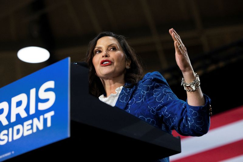 © Reuters. Michigan's Governor Gretchen Whitmer speaks at a rally with Pennsylvania's Governor Josh Shapiro (not pictured) in support of U.S. Vice President Kamala Harris' Democratic presidential election campaign in Ambler, Pennsylvania, U.S. July 29, 2024.  REUTERS/Rachel Wisniewski