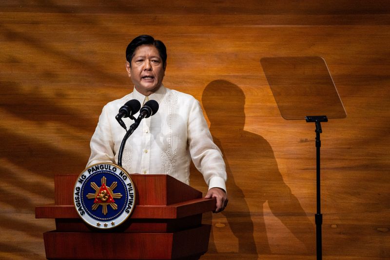 © Reuters. FILE PHOTO: Philippine President Ferdinand Marcos Jr. delivers his third State of the Nation Address (SONA) at the House of Representatives in Quezon City, Metro Manila, Philippines, July 22, 2024. REUTERS/Lisa Marie David/File Photo