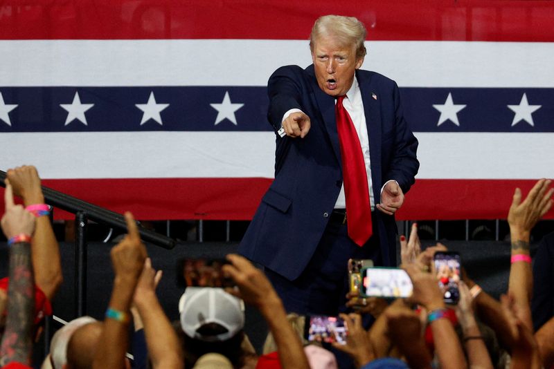 © Reuters. FILE PHOTO: Republican presidential nominee and former U.S. President Donald Trump gestures during a campaign event in Charlotte, North Carolina, U.S. July 24, 2024.  REUTERS/Marco Bello/File Photo